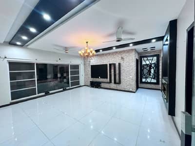 Luxurious 1 Kanal Modern House With AC DHA Phase 5, Lahore