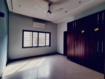 Luxurious 1 Kanal Modern House Upper DHA Phase 3 Lahore