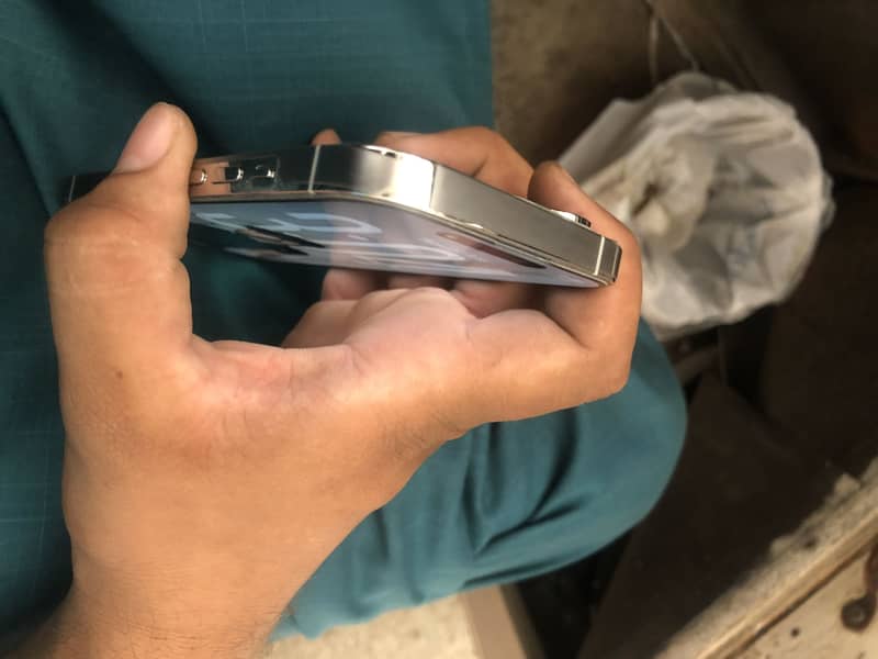 Apple iPhone 14 Pro 0