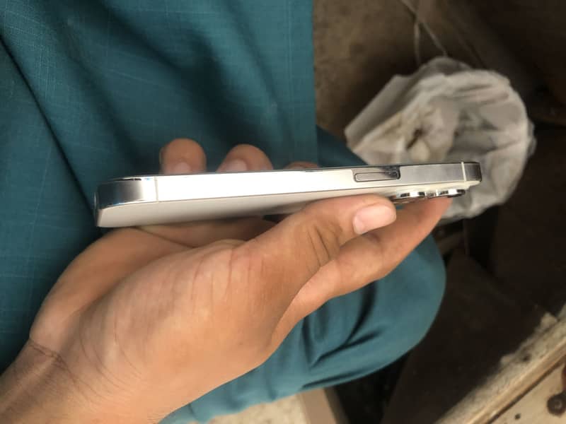 Apple iPhone 14 Pro 2