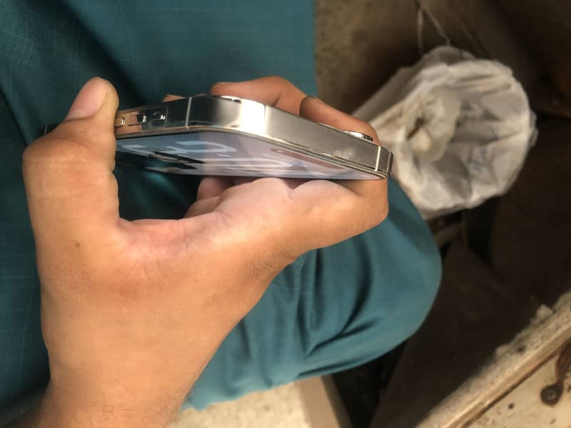 Apple iPhone 14 Pro 4