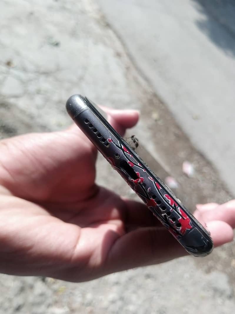 Apple iPhone 11 3