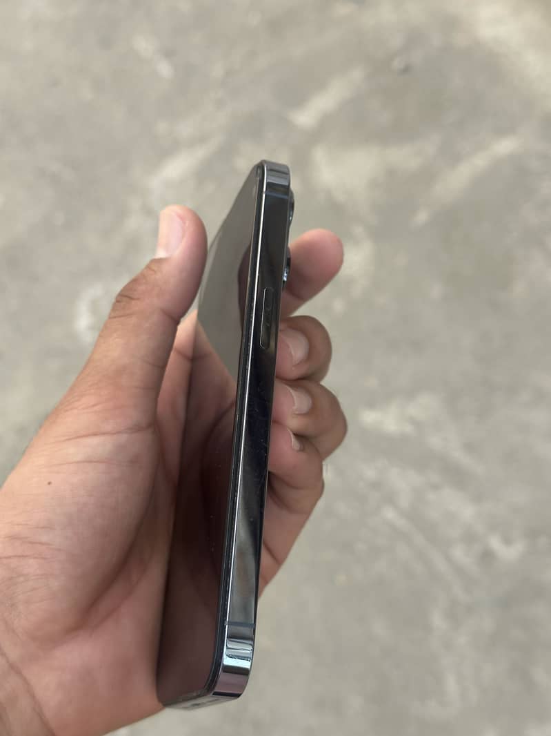 Apple iPhone 13 Pro 2