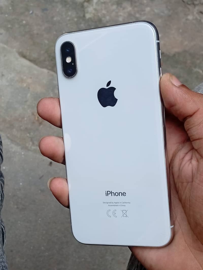 Apple iPhone X 4