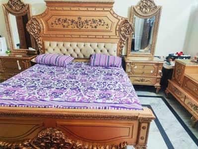 Master Size Bedroom Set for Sale.