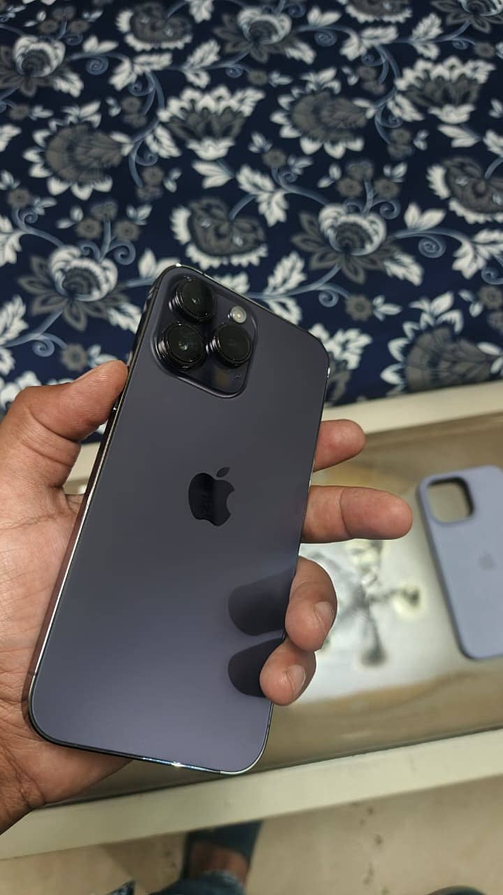 Apple iPhone 14 Pro Max 1