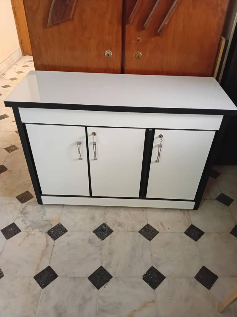Iron table 0