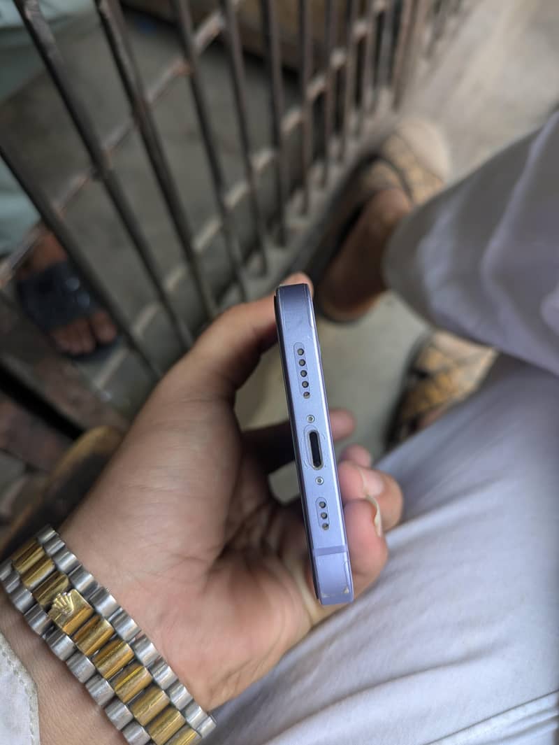 Apple iPhone 12 5
