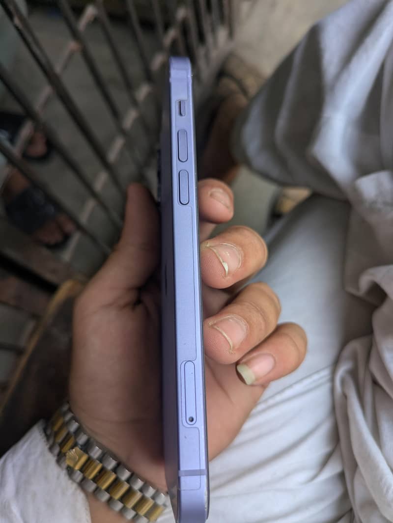 Apple iPhone 12 6