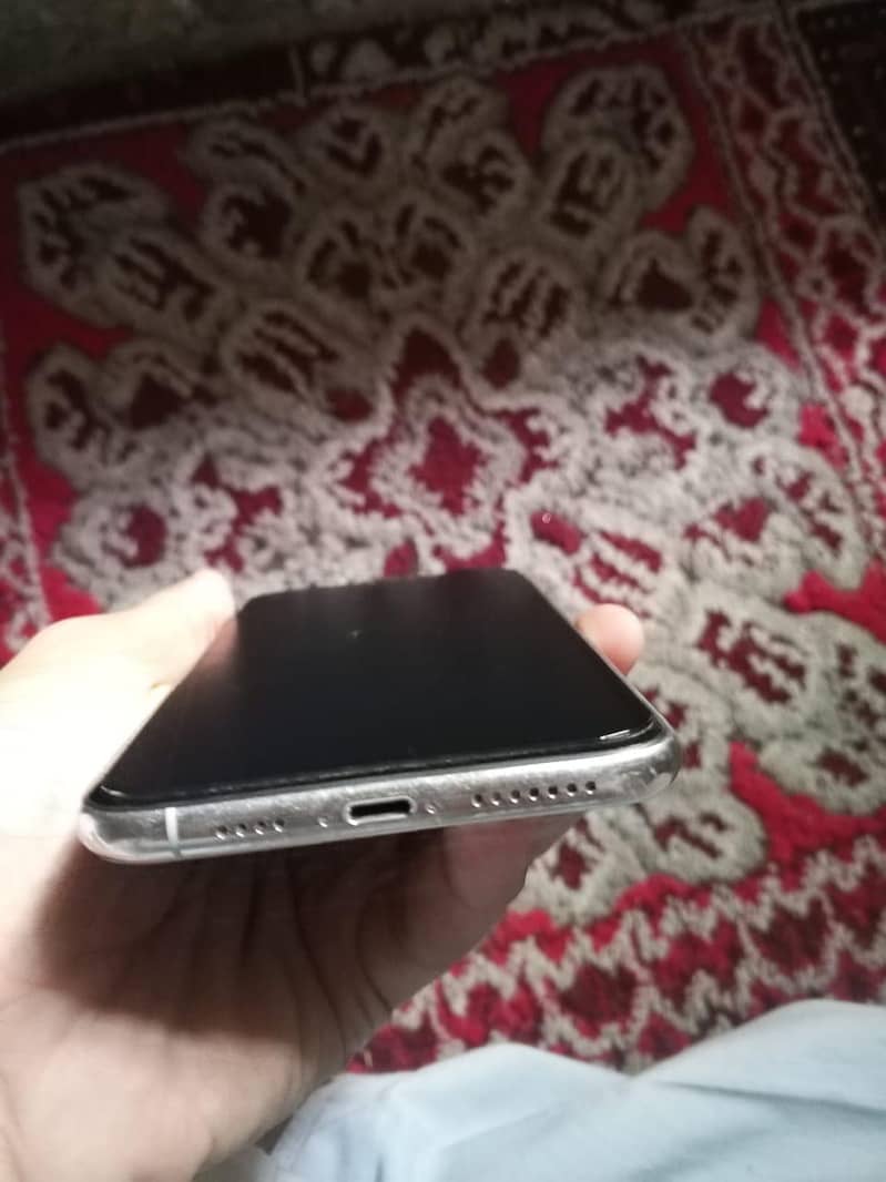 Apple iPhone 11 Pro Max 8