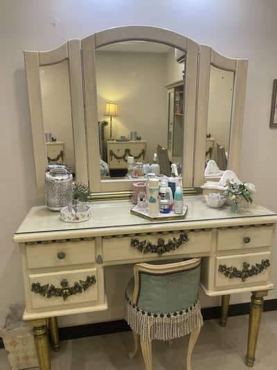 Fankar interior dresser table