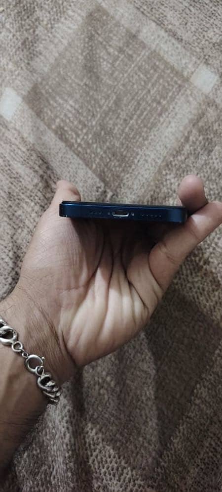 Apple iPhone 12 1