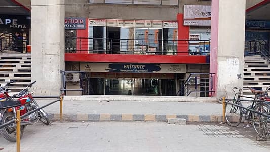 Office Sized 1350 Square Feet Available In Kohinoor City