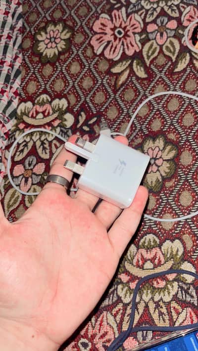 bilkul new ha saf ek dfw bhi use ni ki st adapter ha new