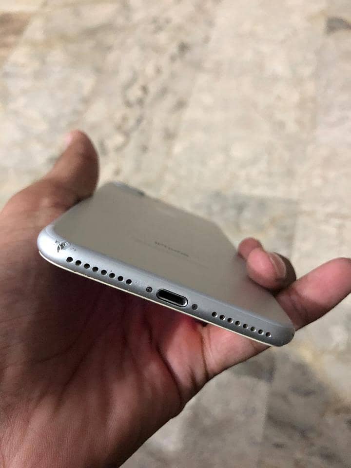 Apple iPhone 7 Plus 4