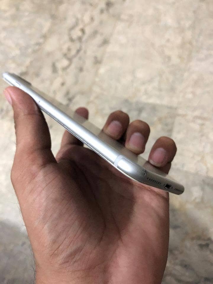 Apple iPhone 7 Plus 5