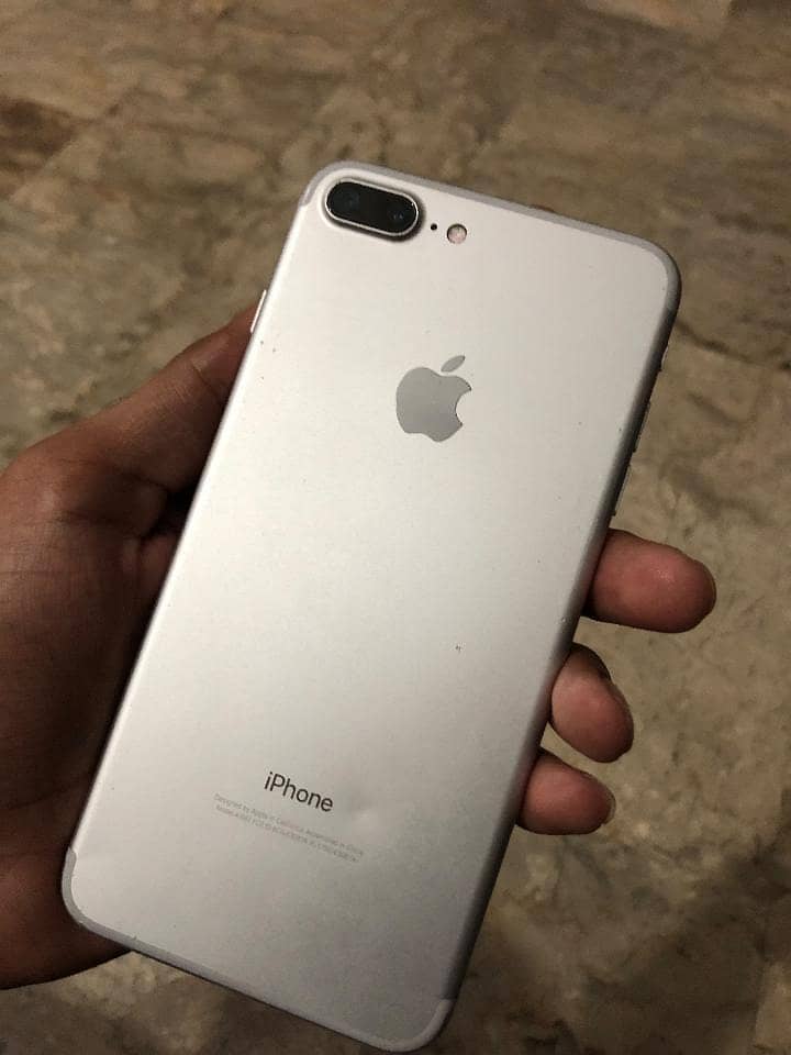 Apple iPhone 7 Plus 6