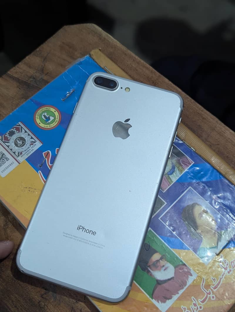 Apple iPhone 7 Plus 9
