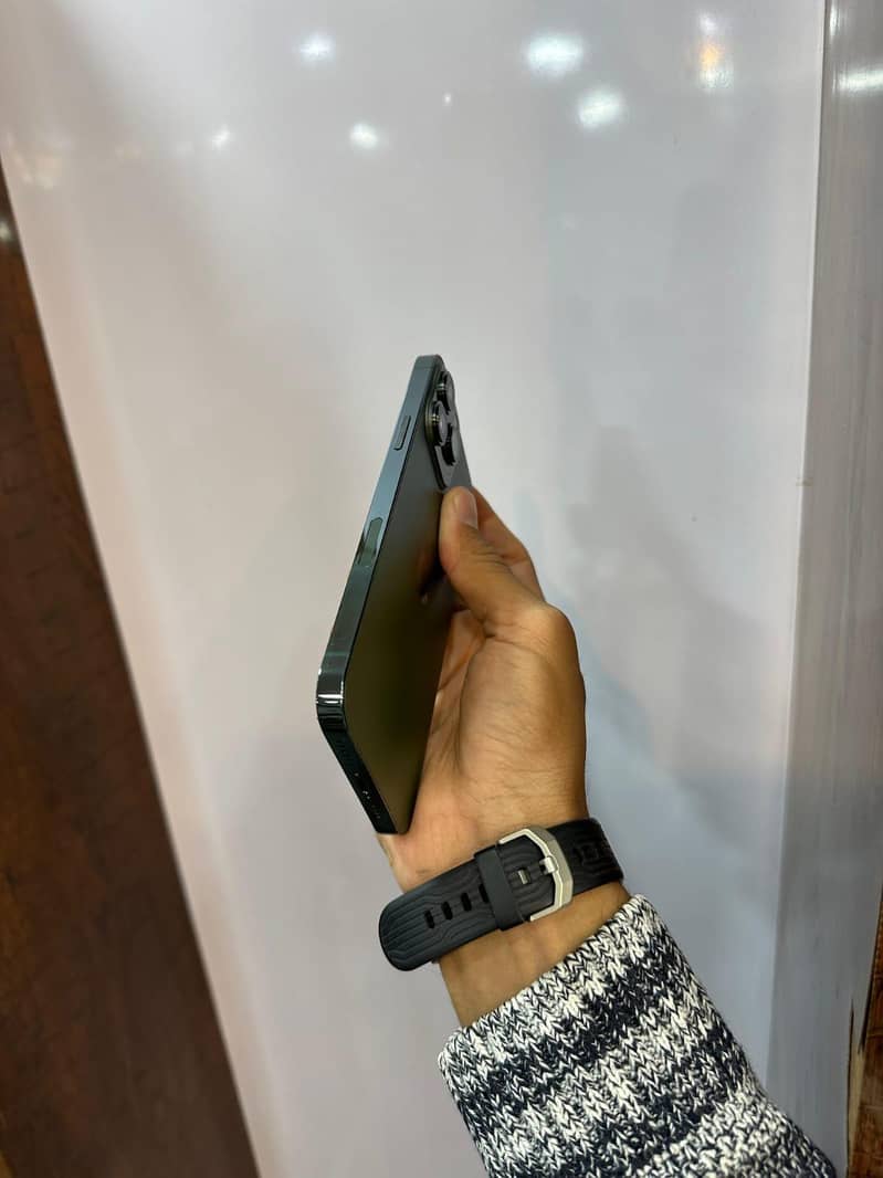 Apple iPhone 13 Pro Max 5