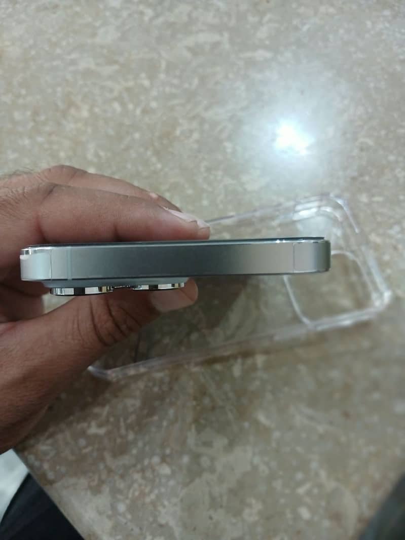 IPhone 14 pro max 4