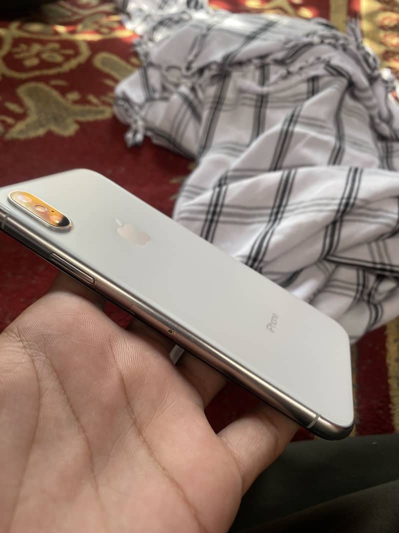 Apple iPhone X 4