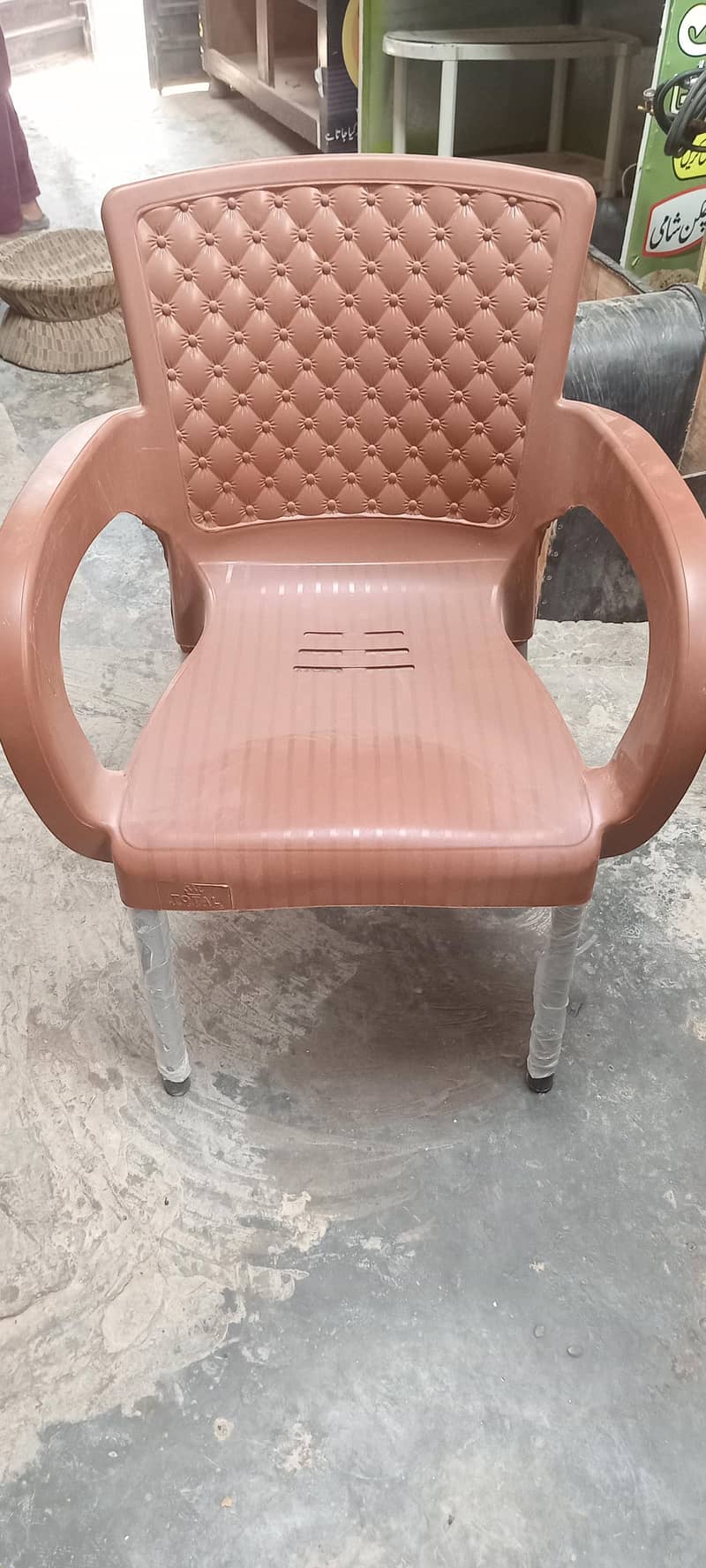 chairs 4 . table 1 2
