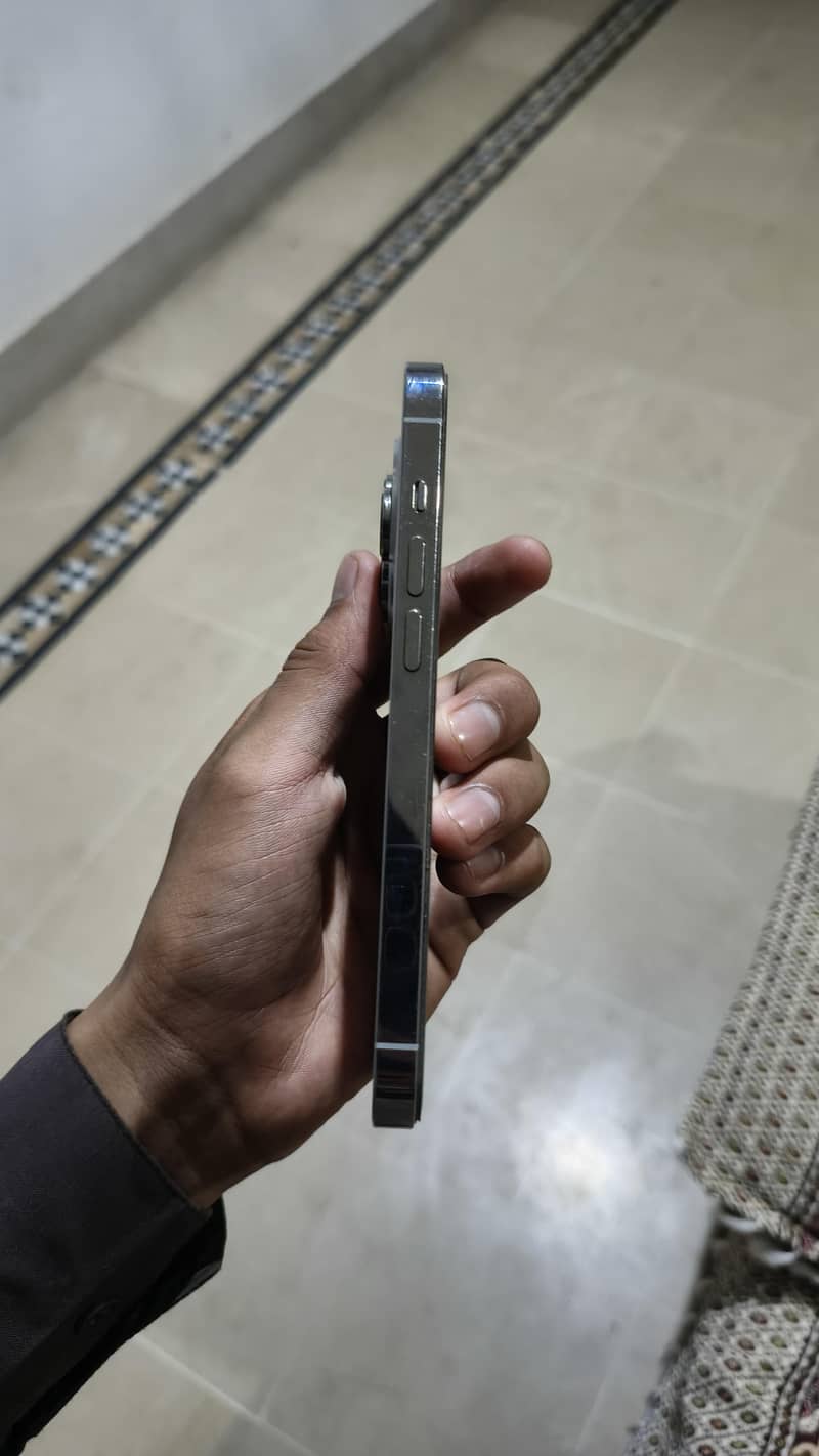 Apple iPhone 14 Pro 2