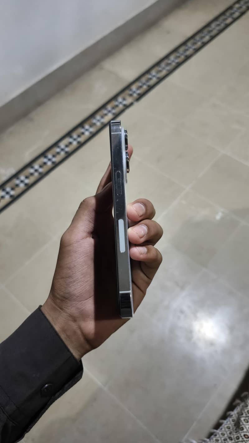 Apple iPhone 14 Pro 4