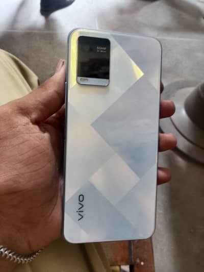 Vivo V21