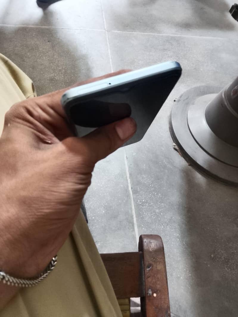 Vivo V21 4