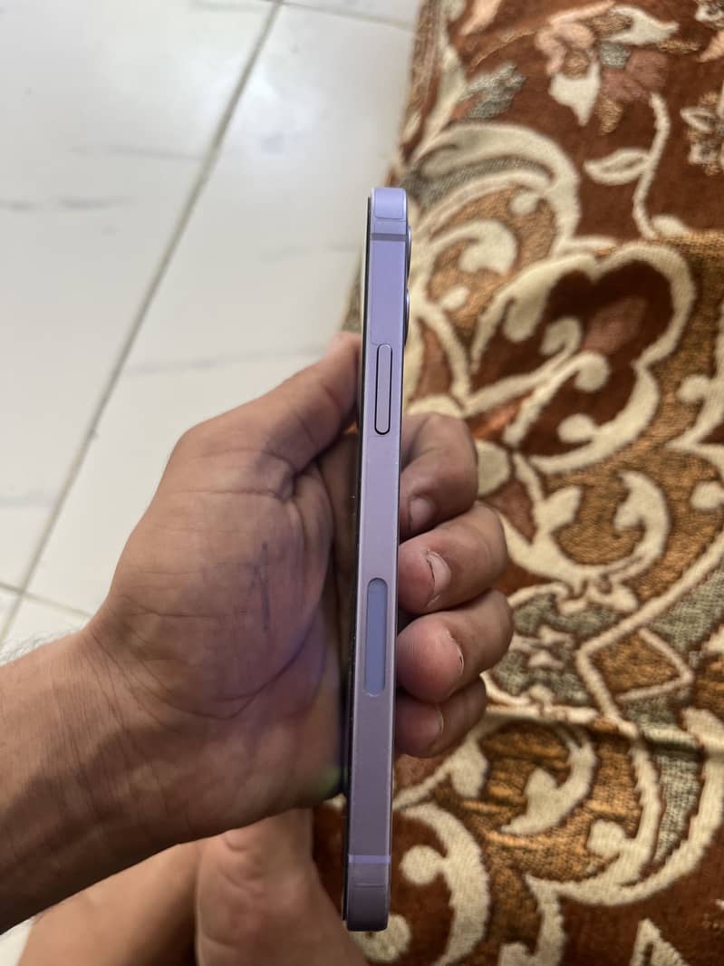 Apple iPhone 12 4