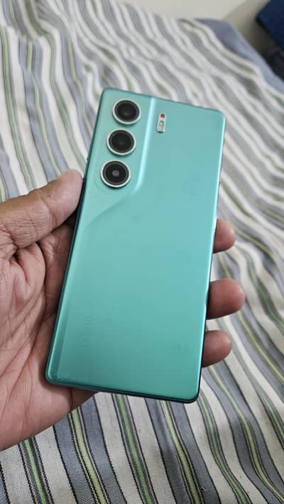 Tecno CAMON 40