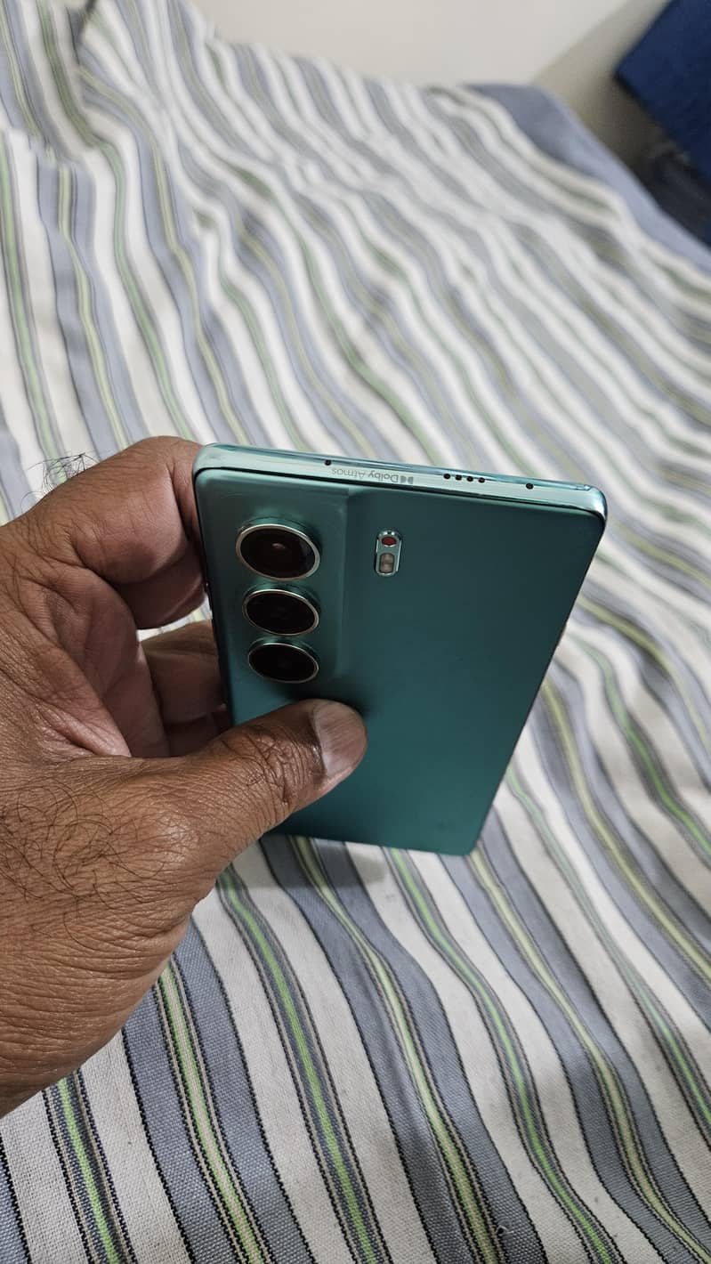 Tecno CAMON 40 1