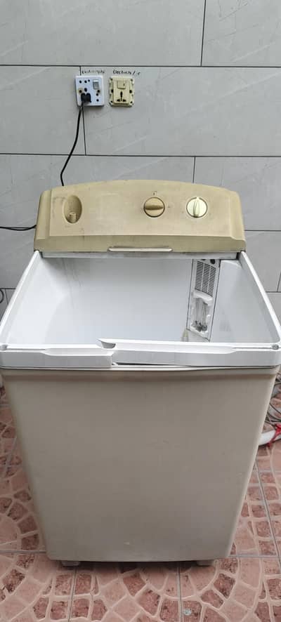 VERY USED DAWLANCE WASHING MACHINE FOR SALE