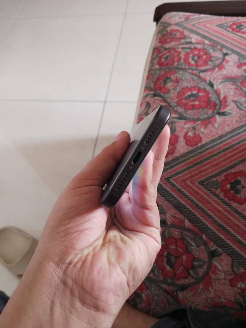 Apple iPhone 15 Pro Max 2