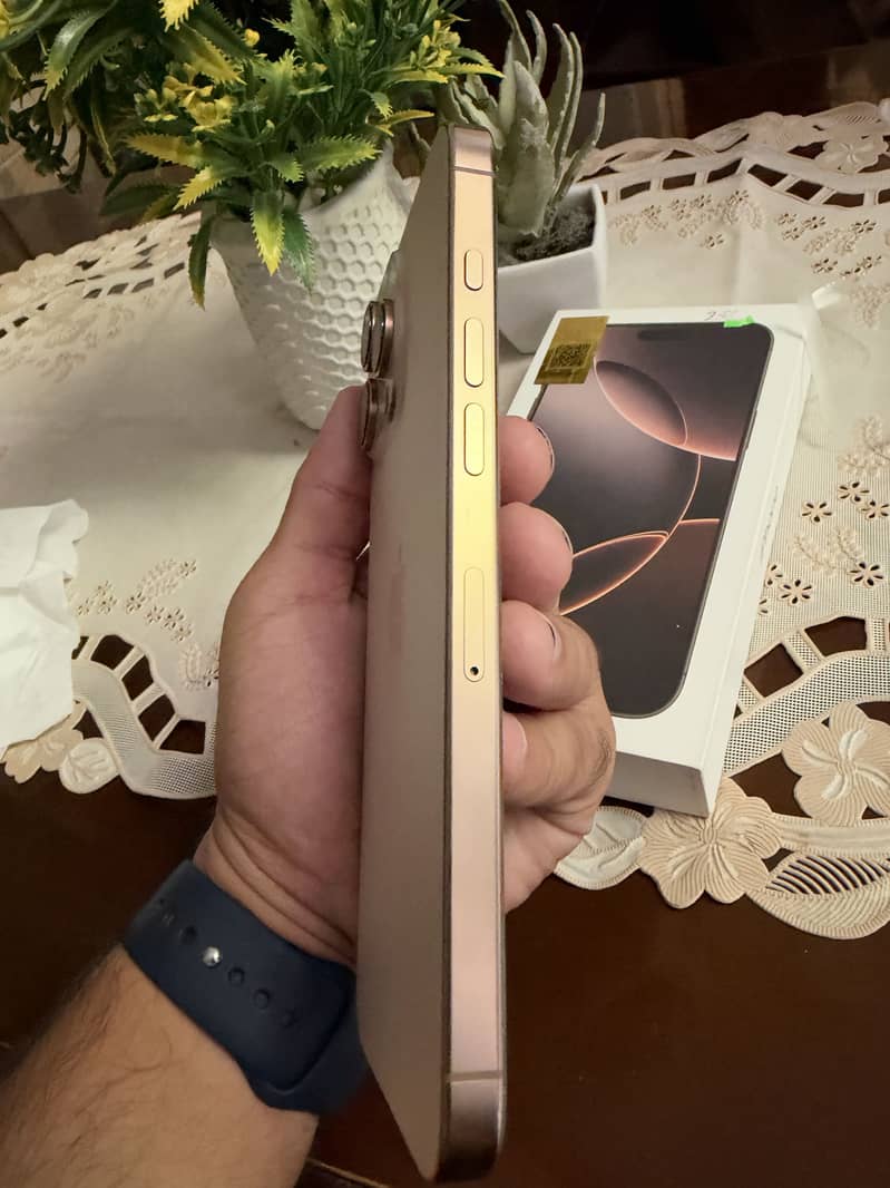 Apple iPhone 16 Pro Max 3