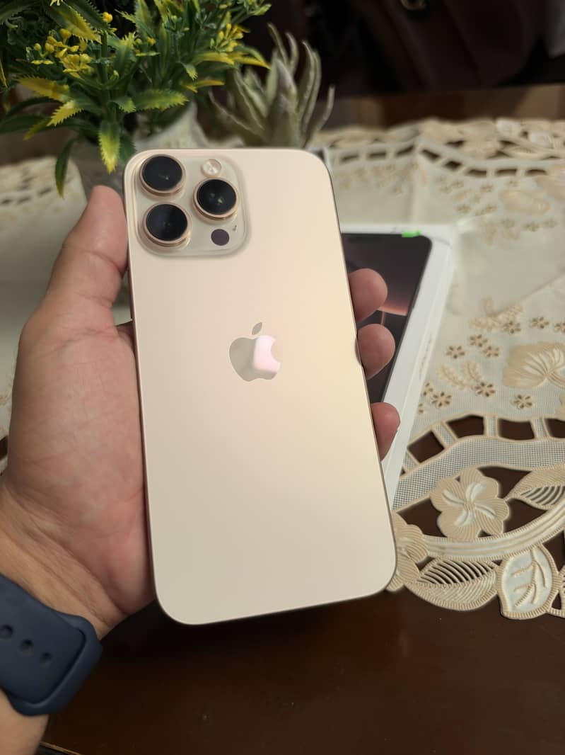 Apple iPhone 16 Pro Max 4