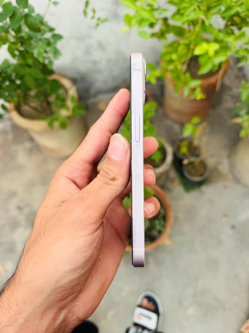 Apple iPhone 13 4