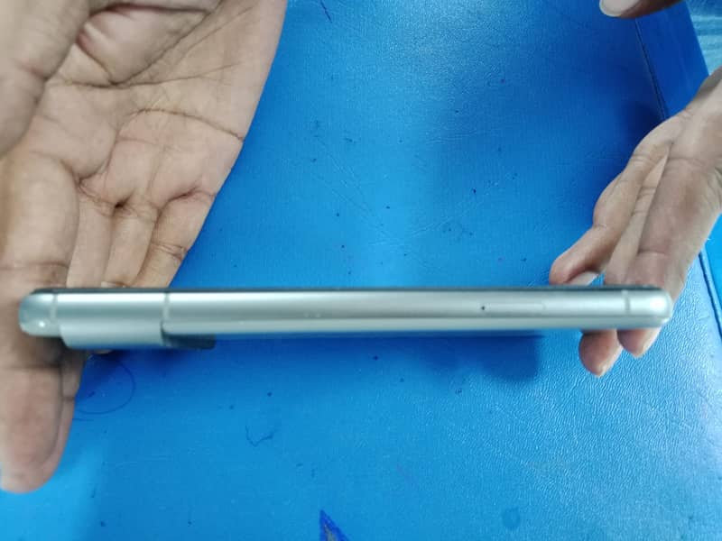 Google Pixel 8 4