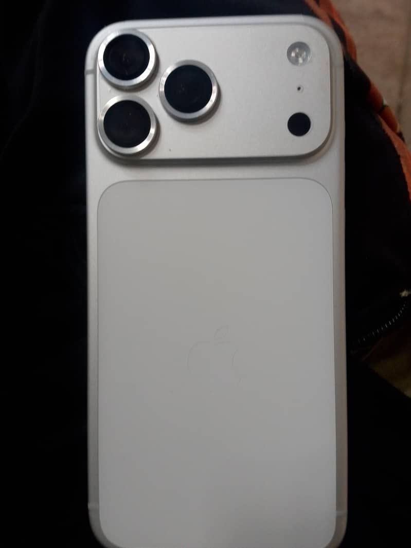 Apple iPhone 17 Pro Max 2