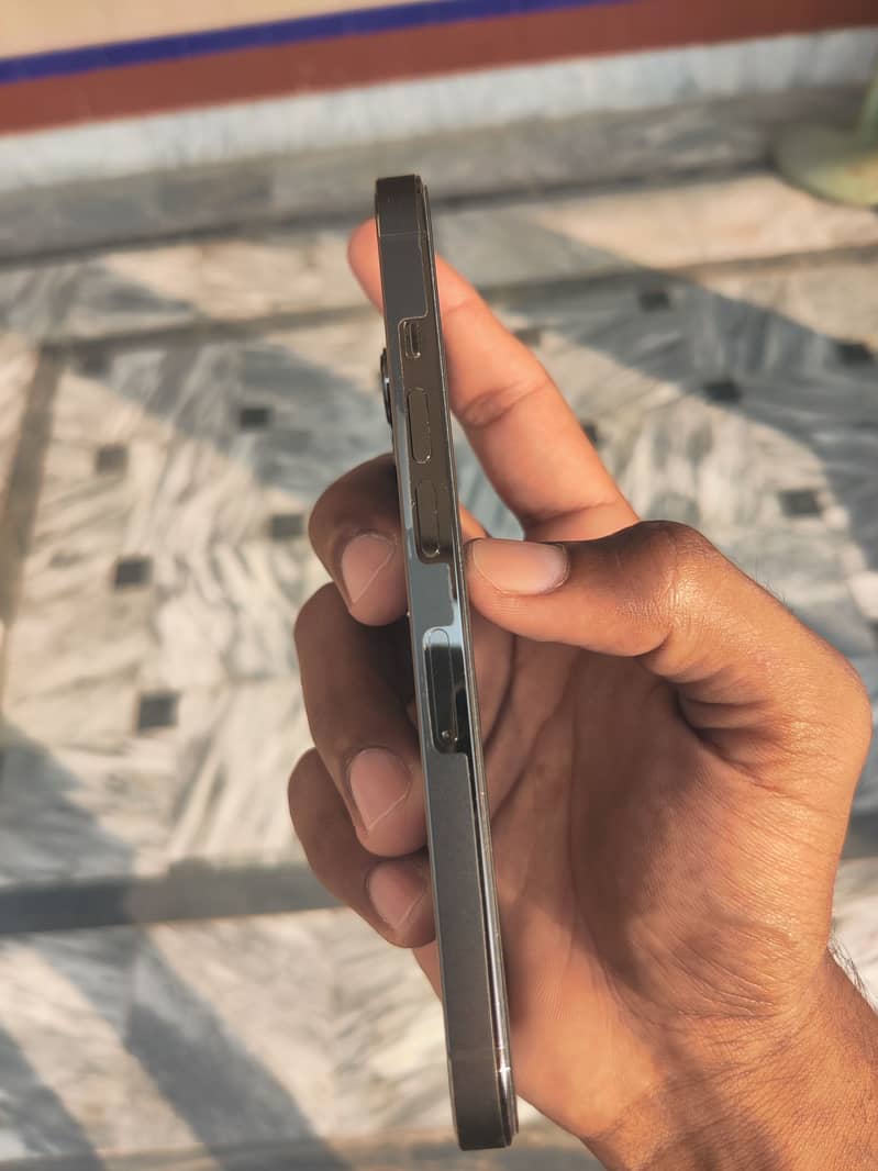 Apple iPhone 13 Pro 1