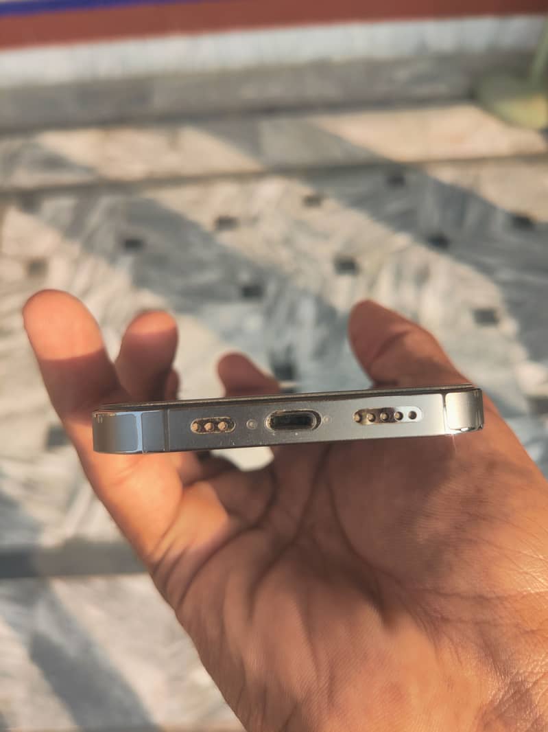Apple iPhone 13 Pro 2