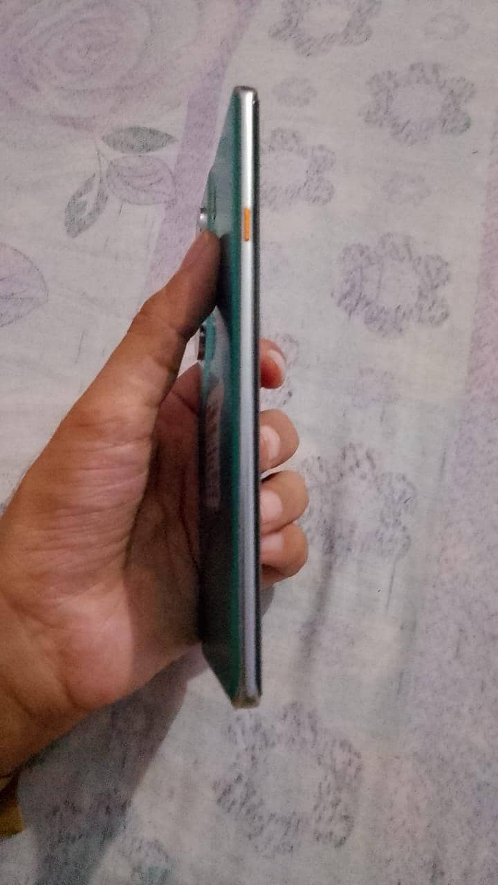 Tecno CAMON 40 Pro 4