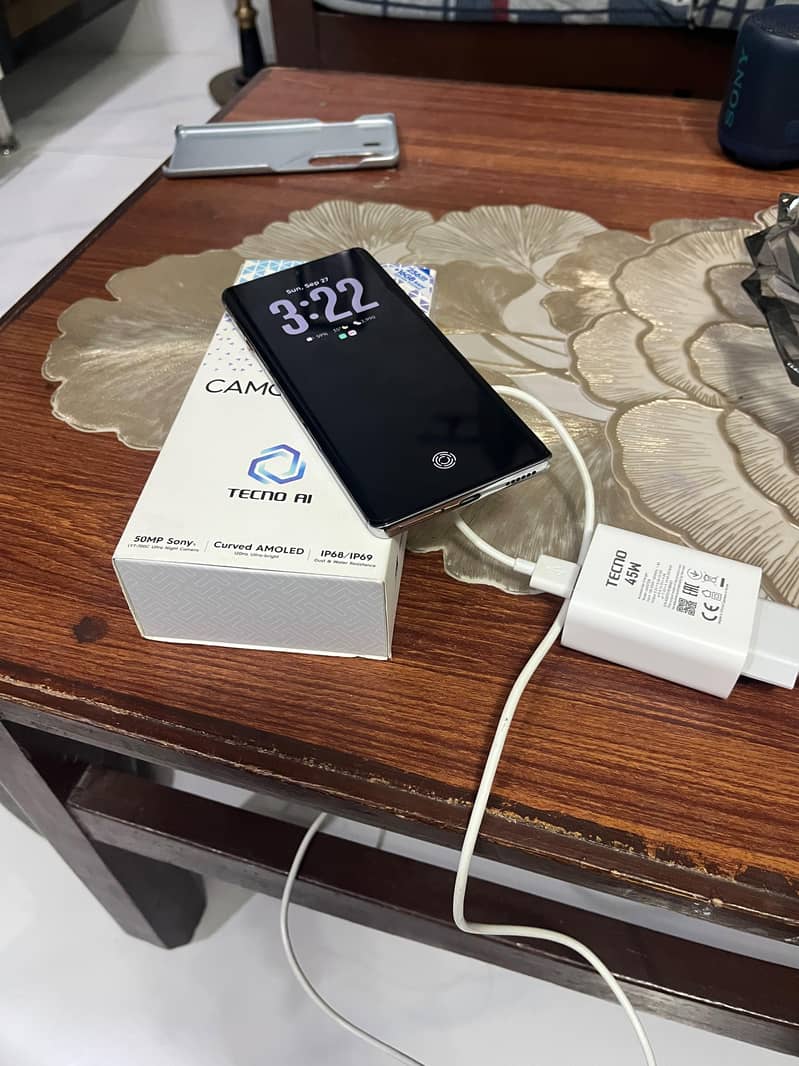 Tecno CAMON 40 Pro 1