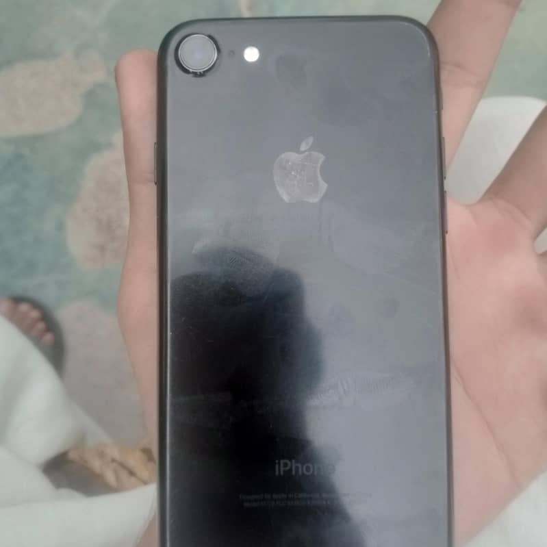 Apple iPhone 7 0