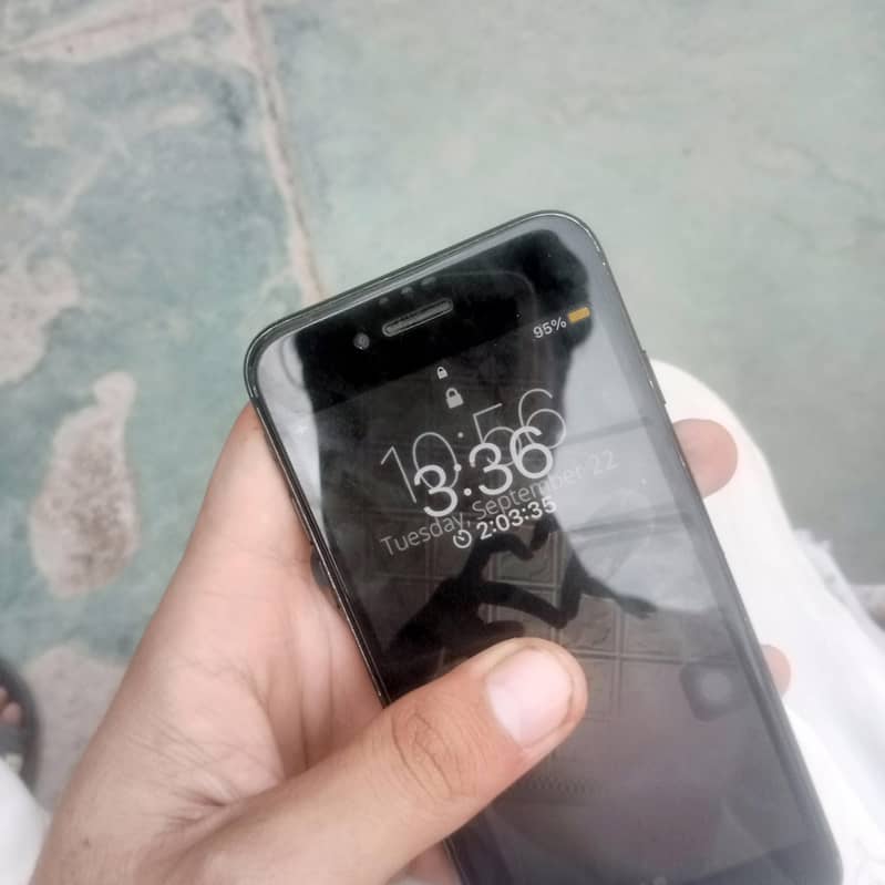 Apple iPhone 7 1