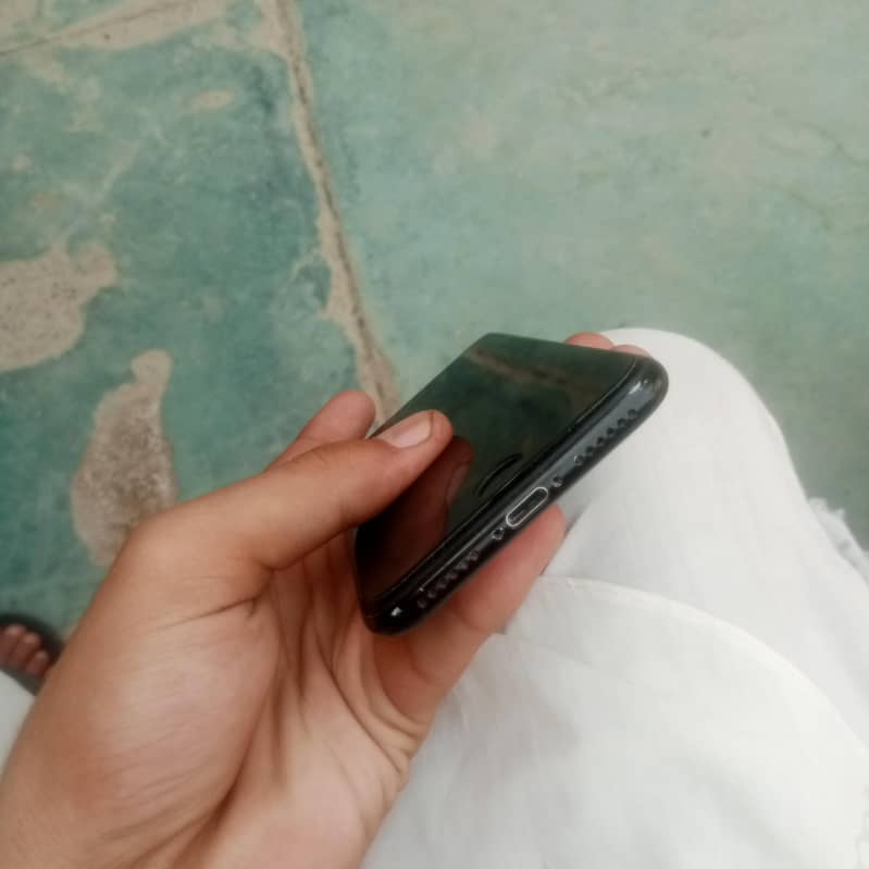 Apple iPhone 7 2