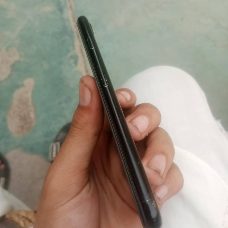 Apple iPhone 7 3