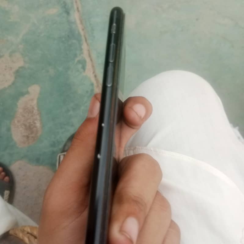 Apple iPhone 7 4