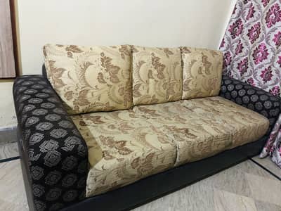 Used Sofa Set – 3 Seater & 2 Two Seaters | Reasonable Price
